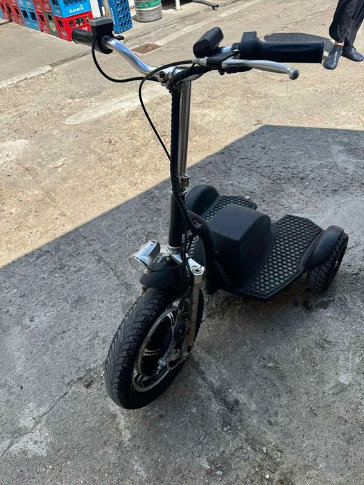 Електрическо возило със седалка