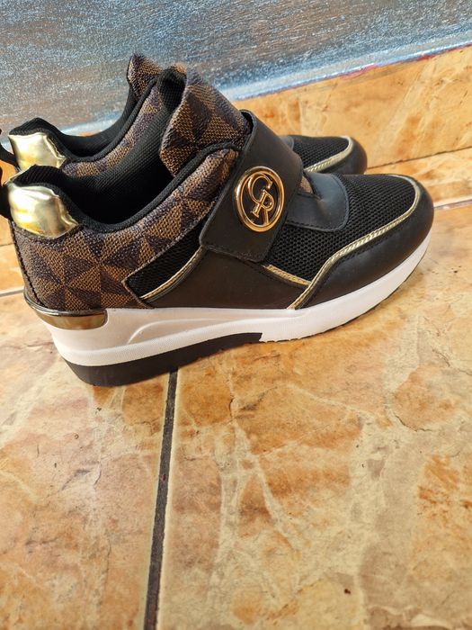 Adidasi superbi masura 37