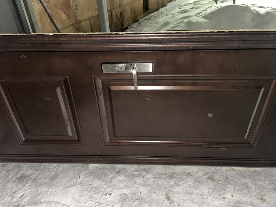 Продам железную дверь