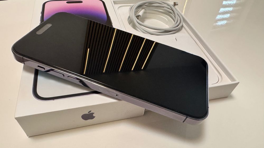 iPhone 14 Pro Max violet