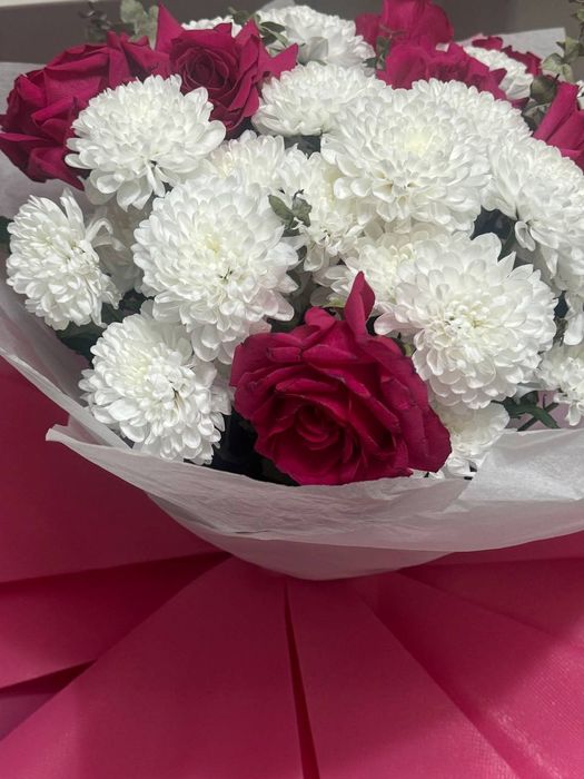 Хризантема и розы