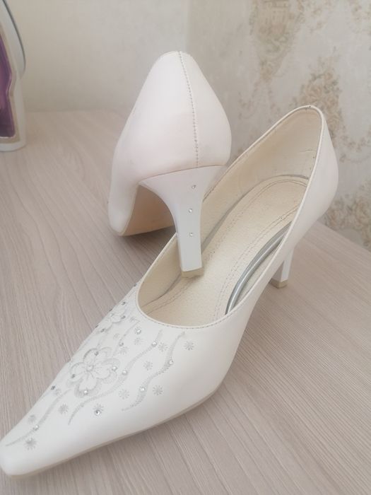 Туфли женские белые