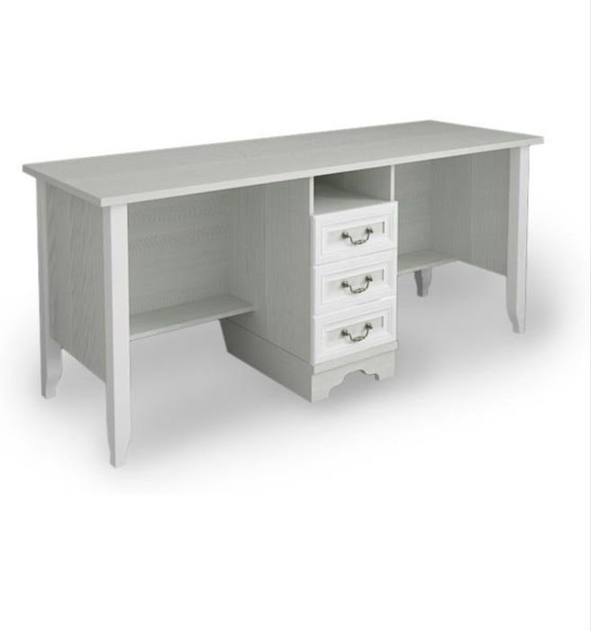 Продам стол . Россия , цвет белый