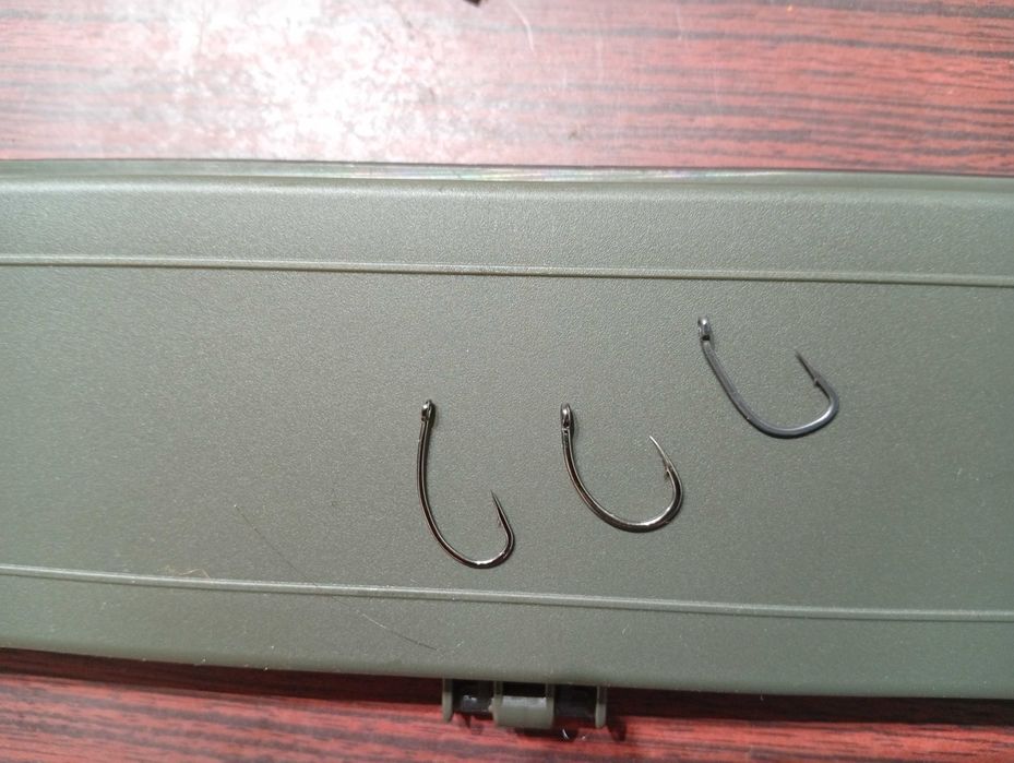 Поводи за шаран,куки за риболов,силиконови примамки.