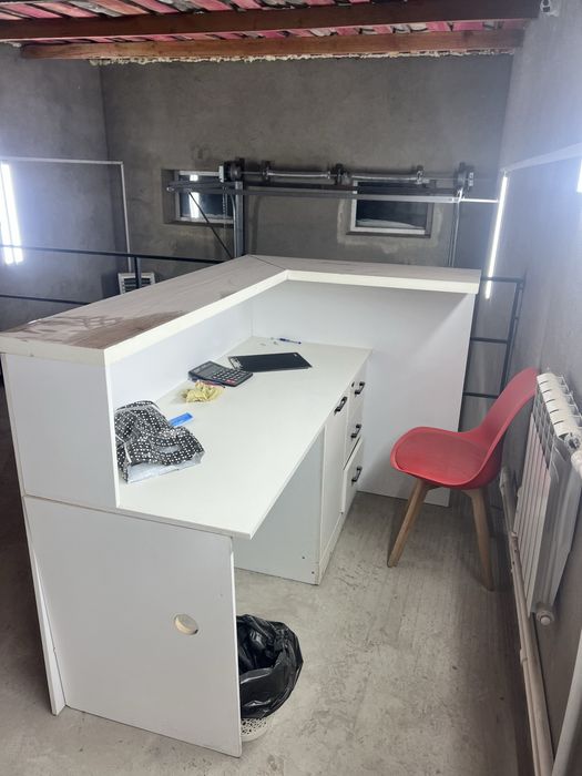 Продам стол ресепшн