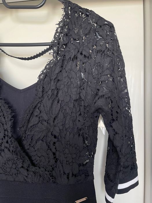 Черна рокля Guess