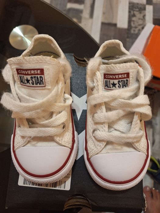 Бял Converse номер 21