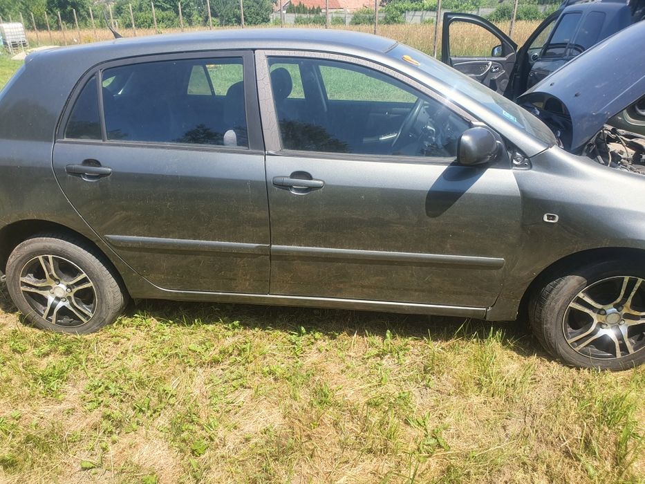Dezmembrez toyota corolla