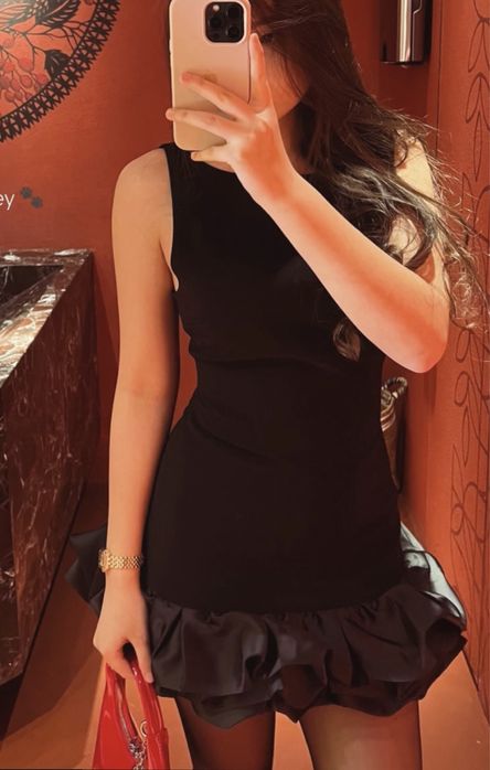 продаю платье черное короткое