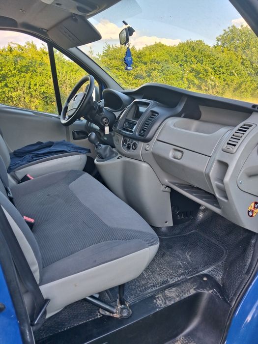 Vând Opel vivaro Renault Trafic 2.0Diesel 9locuri.