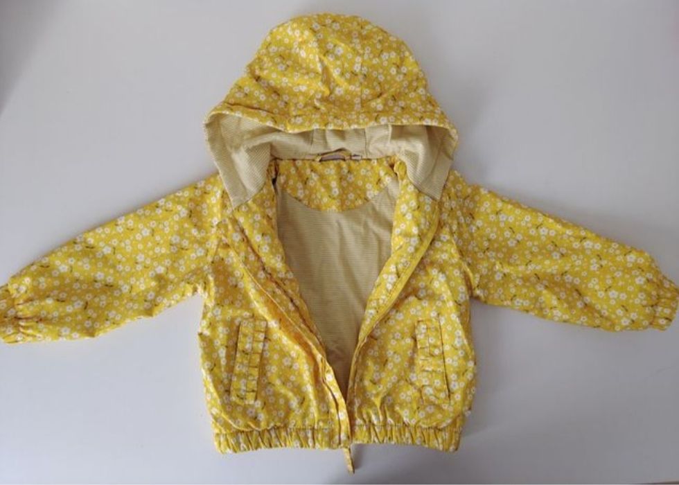 Продам ветровку детскую