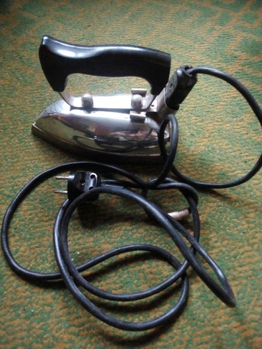 Утюг старинный советский