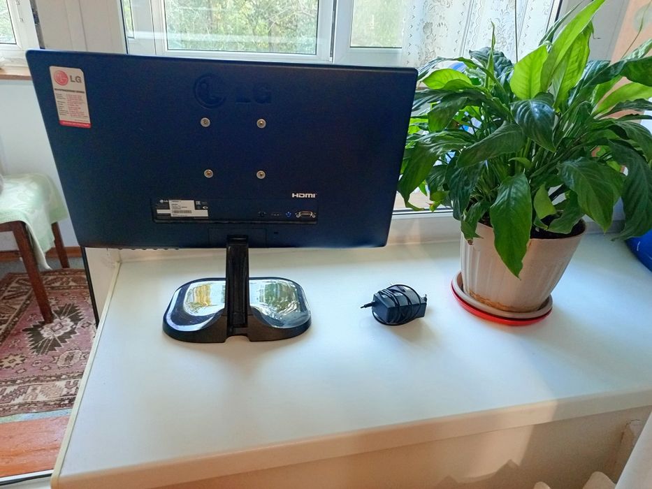 Монитор LG 22MP56HQ-SA  IPS