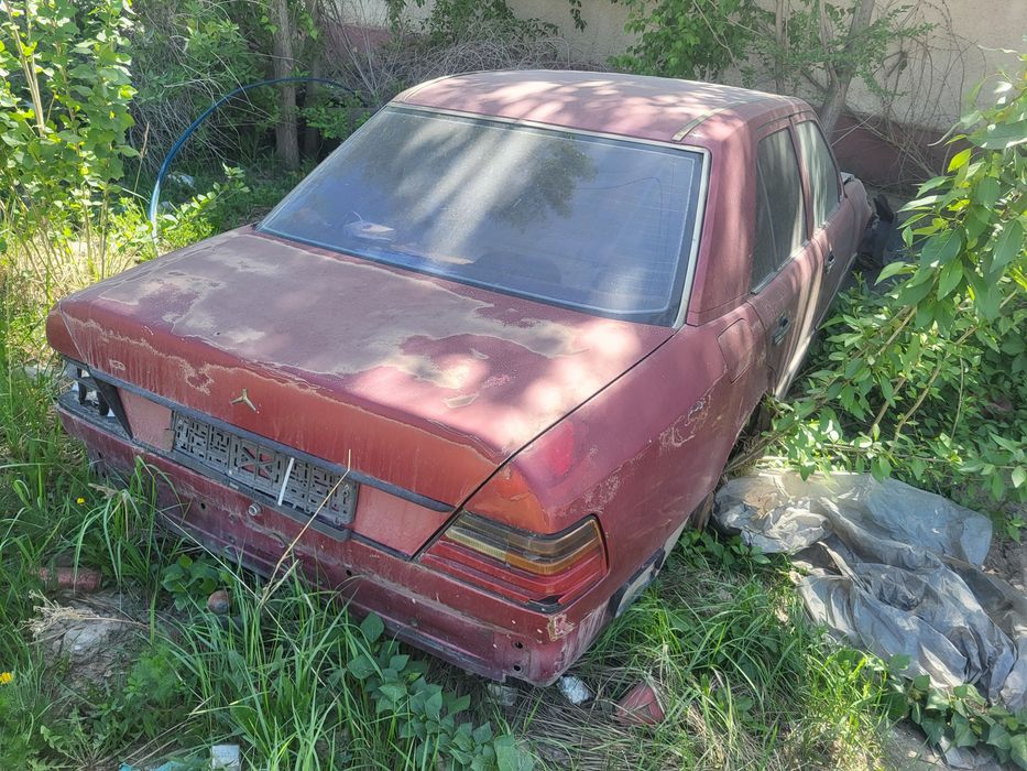 Продам 124 мерседес