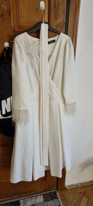 Vând rochie alba