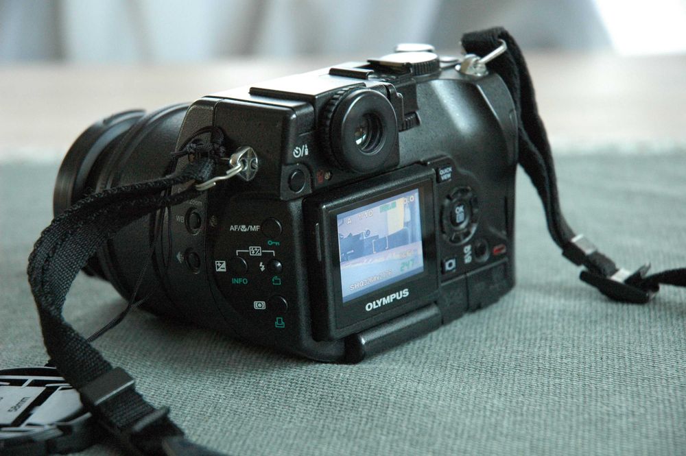 Olympus 8080 digital prosumer