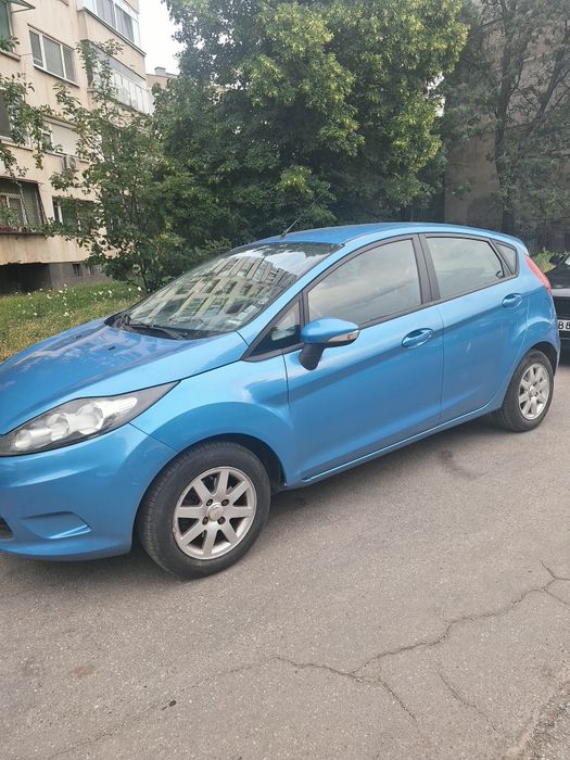 Автомобил Форд Фиеста