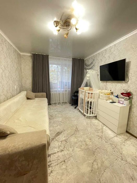 Продается 1-комнатная квартира, р-к Самал, 2 этаж