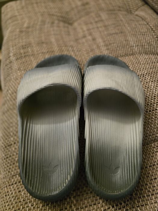 Adidas чехли в отлично състояние