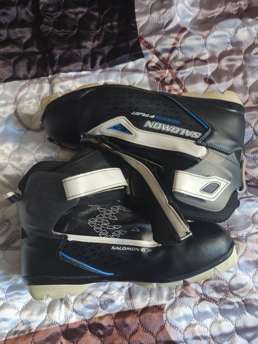 Продам Лыжи и ботинки