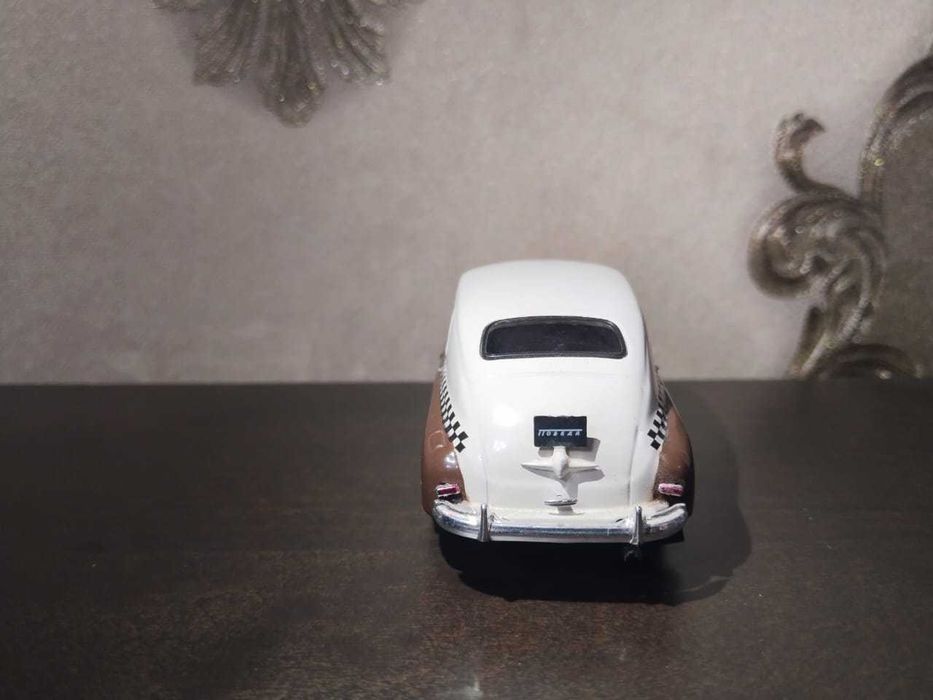 Модель советского автомобиля ГАЗ М-20 «Побе́да»