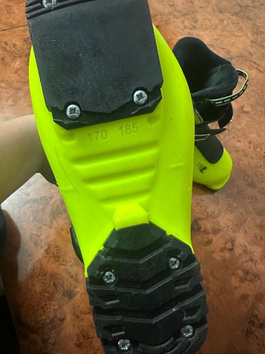 Детские лыжные  ботинки