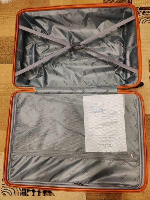 Чемодан 40.000 новый