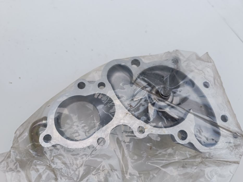 Водяная помпа водяной насос Toyota Surf