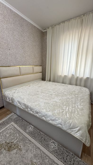 двуспальная кровать