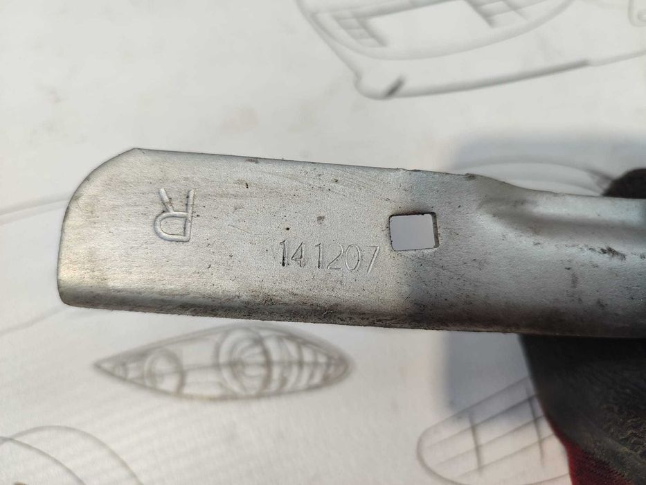 Balama Capotă Dreapta Nissan Pulsar (C13) 2014–2018 / Cod OEM 654003DN0A (5D2)
