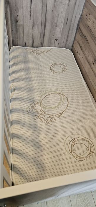 Бебешко креватче / Детско легло с люлеещ механизъм 140/70