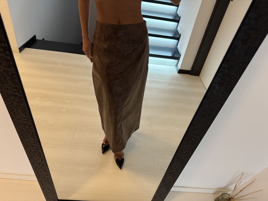 Fusta maro siret la spate