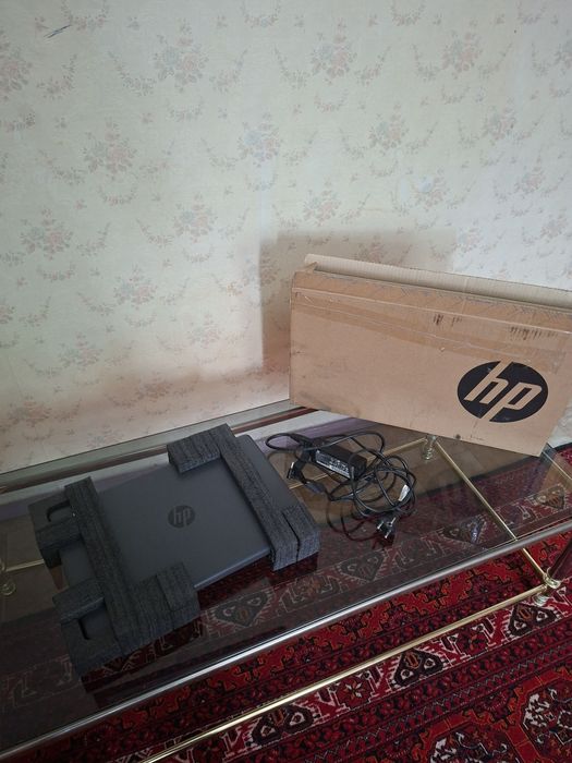 HP NOUTBOOK  1 Tr xotira. 8 RAM