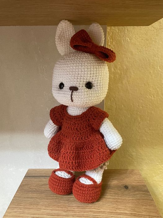 Плетена играчка зайче амигуруми