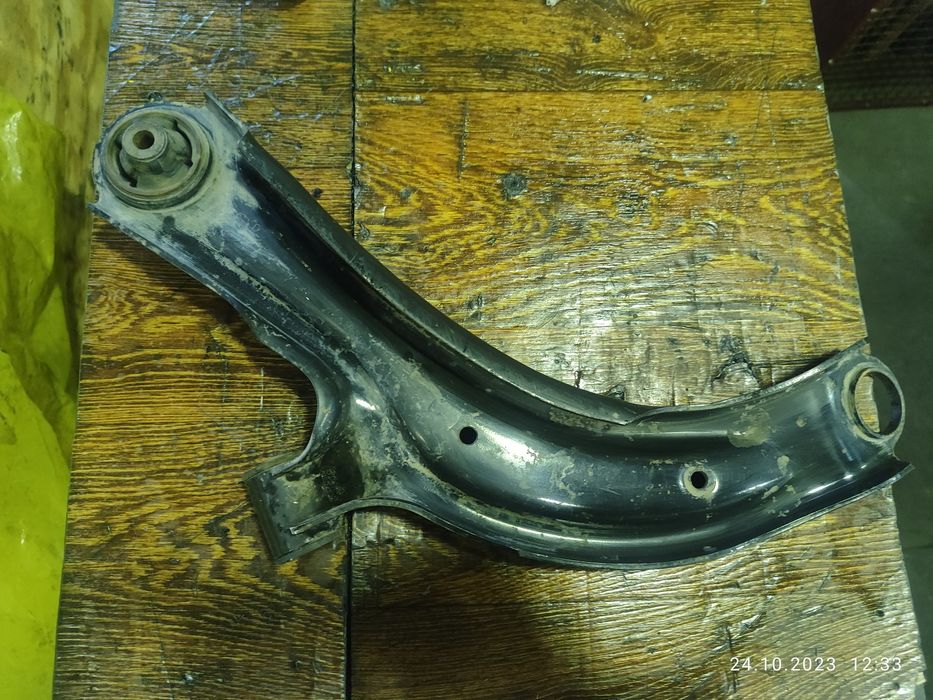 Рычаг Nissan Tiida оригинал