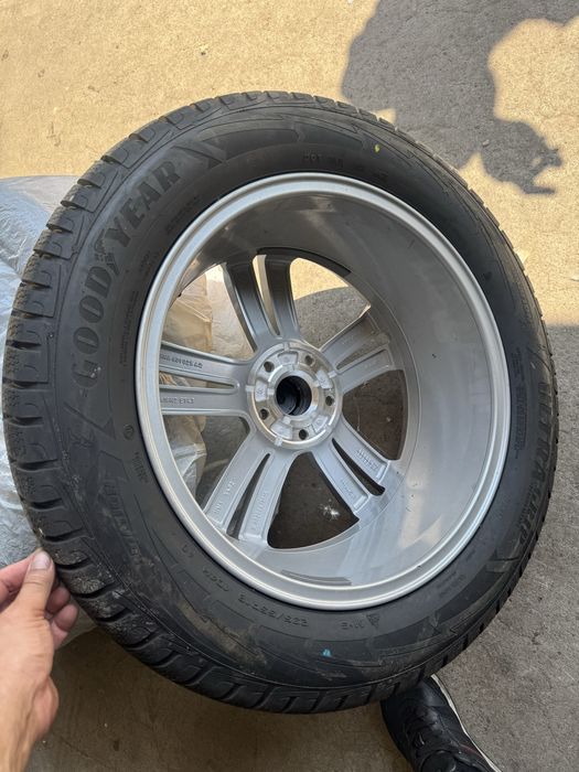 235/55-18 4бр Goodyear ultra grip. Dot 4423