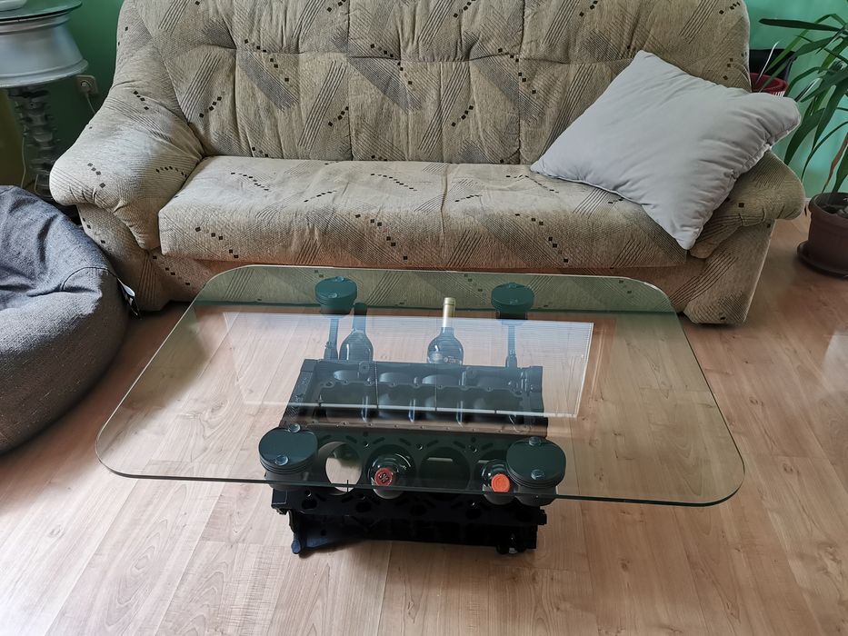 Холна маса от V образен блок на двигател