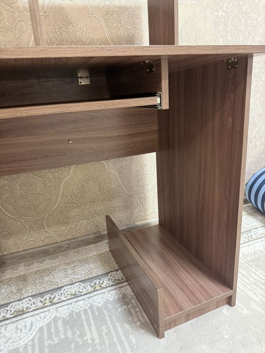 Продам компьютерный стол