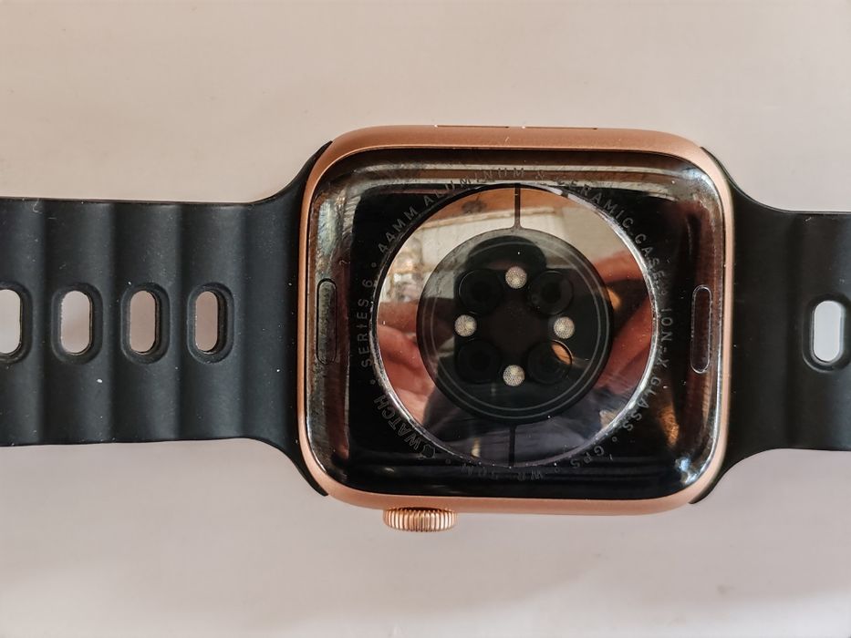 Продаю iwatch series 6. 44 mm в хорошем состоянии