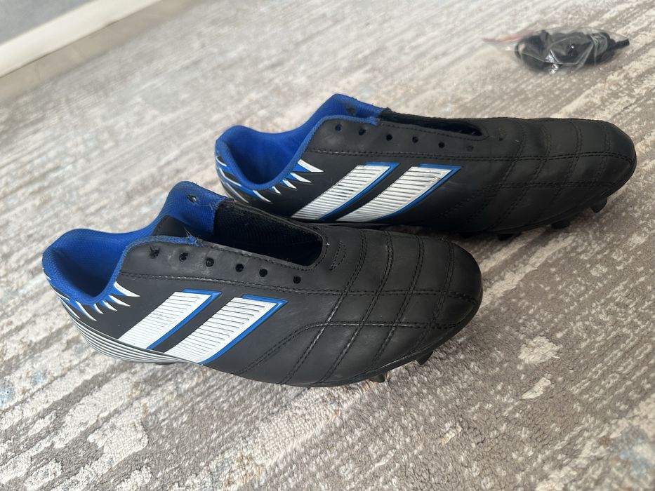 Футболные бутсы kinetix