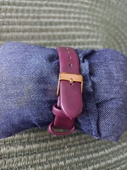 Часовник с кристали, Виолетов-Zee Lane