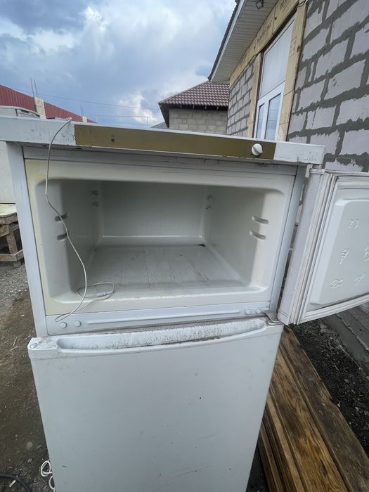 Продам холодильник индезмт
