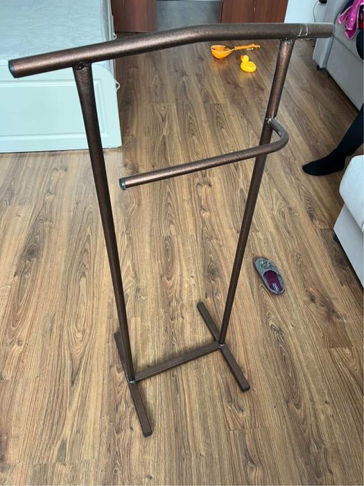 Напольна вешалка