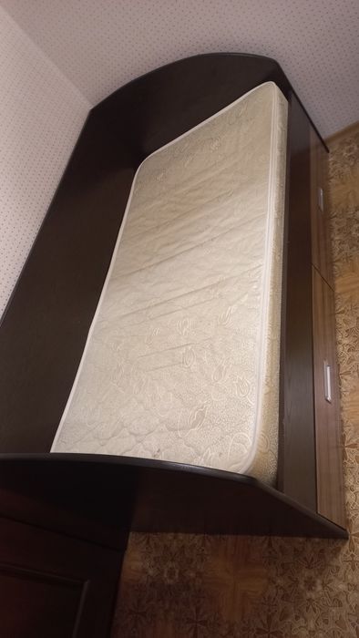Продам кровать б/у