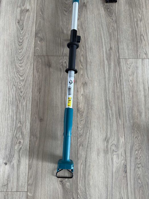 Makita UN460WDZ masina / foarfeca de tuns gard viu cu brat telescopic