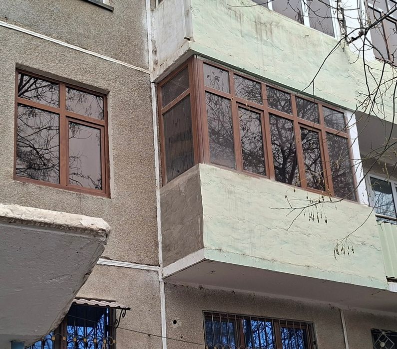 Navoiy shaxar 8-maktabdi oldidan 3 xonalik uy