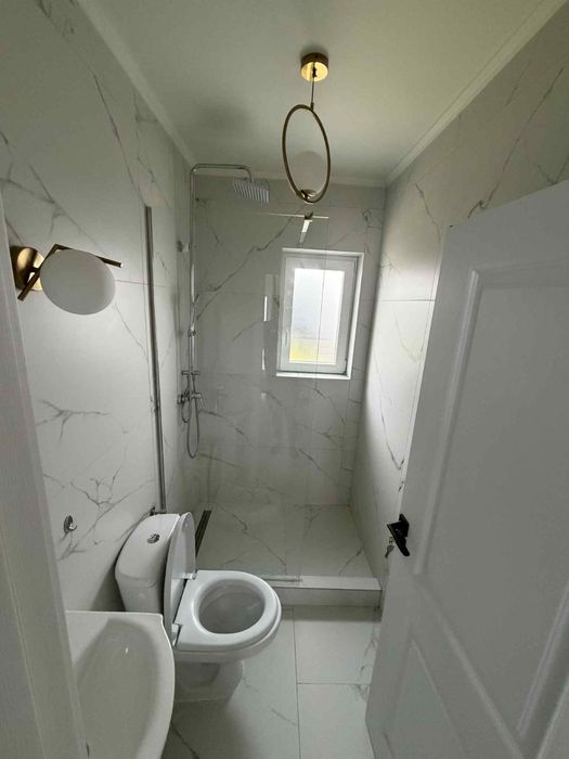 Inchiriez casa Lisaura