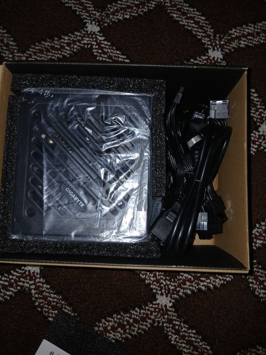 Блок питания GIGABYTE P550SS