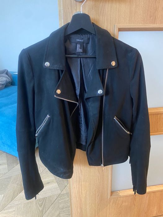 Черно яке с ресни