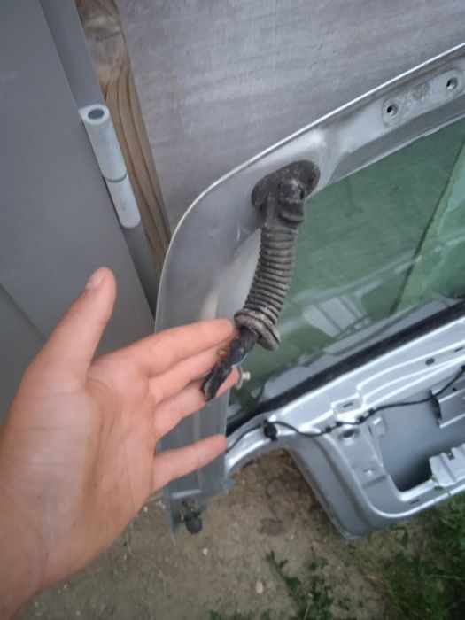 Vând ușă spate cu lunetă vw golf 4